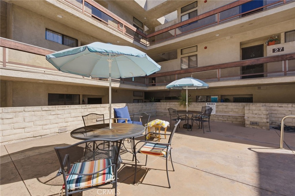 729 S Hobart Boulevard 11 Property Photo 26