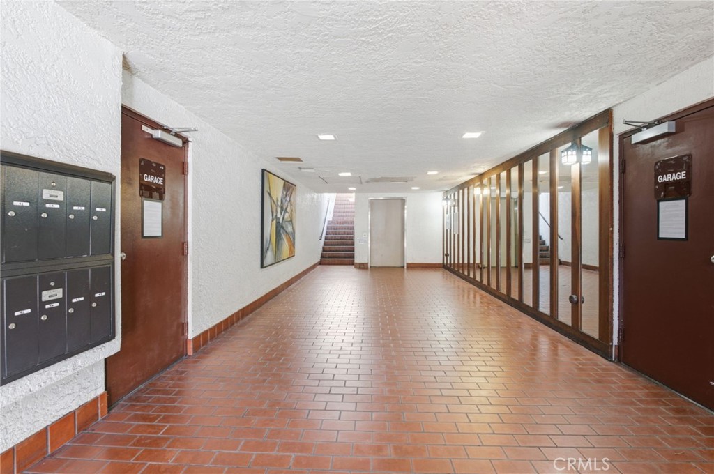 729 S Hobart Boulevard 11 Property Photo 28