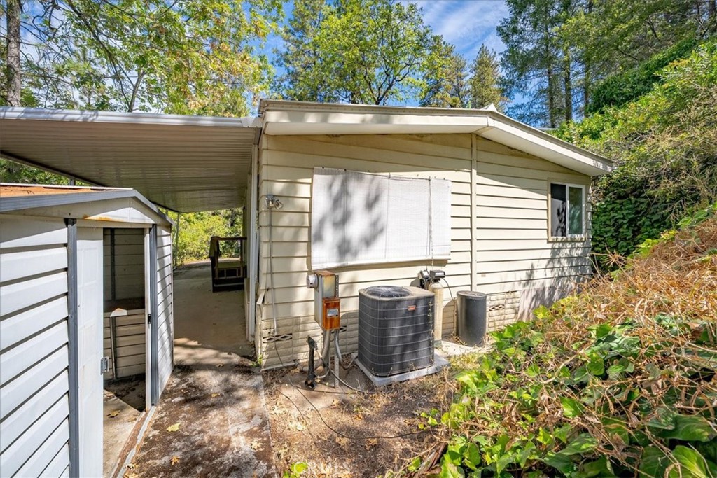 18566 Dunvegan Property Photo 2