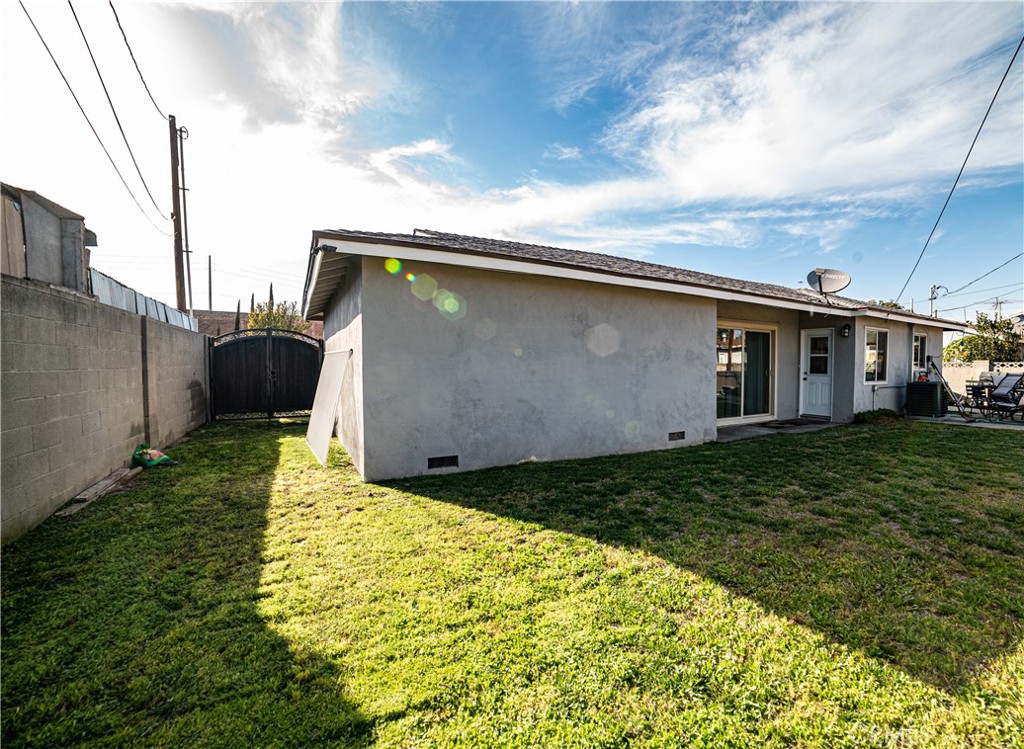 1408 N Buckingham Street Property Photo 6