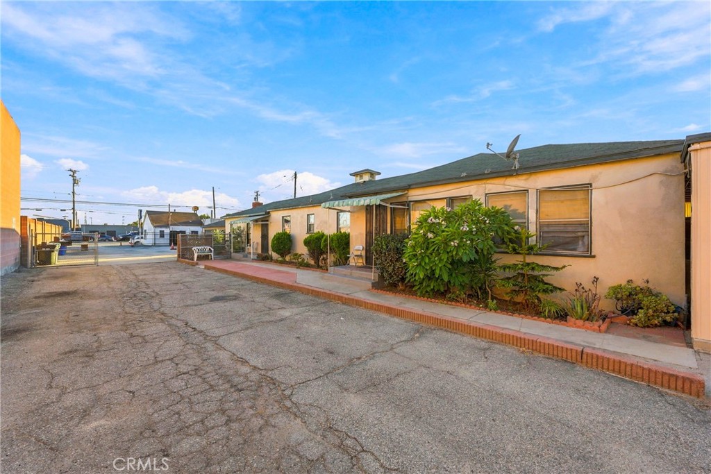 9349 Artesia Property Photo 6