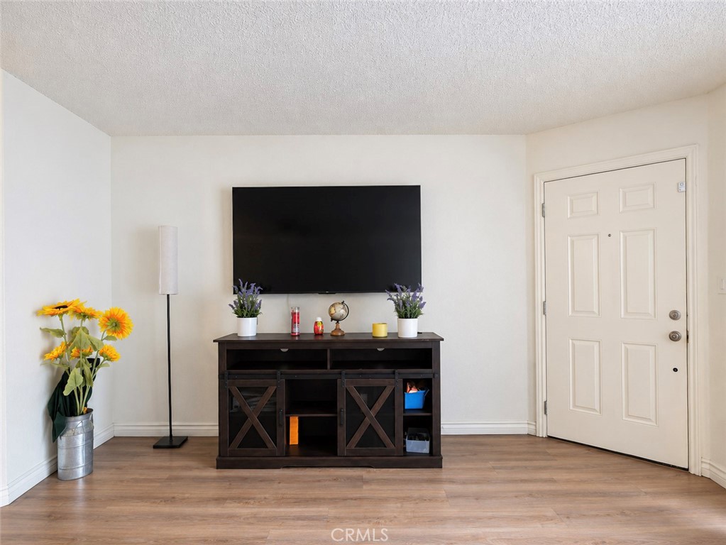 182 W Walnut B Property Photo 6