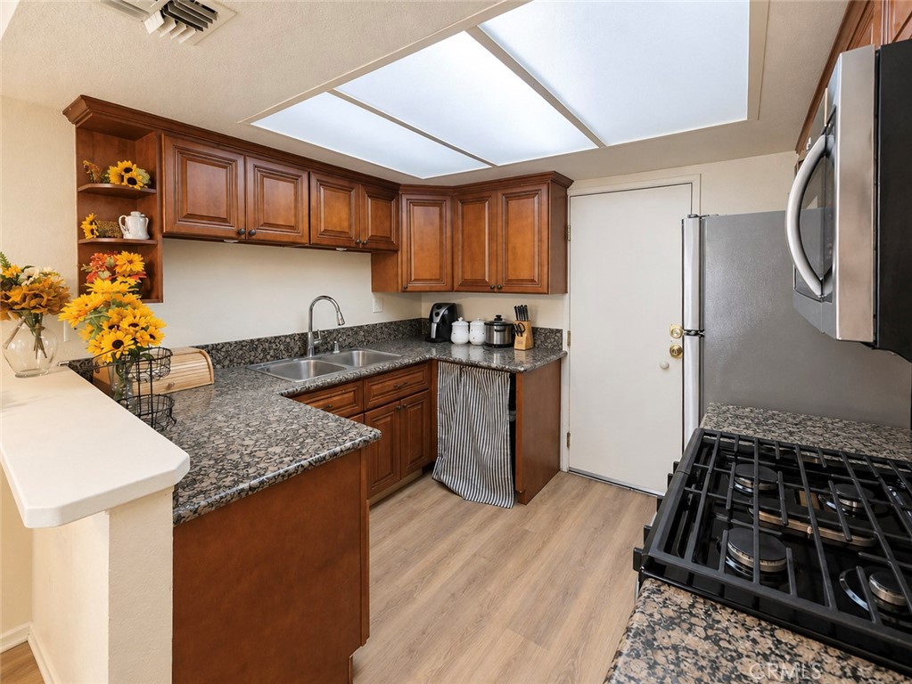 182 W Walnut B Property Photo 8
