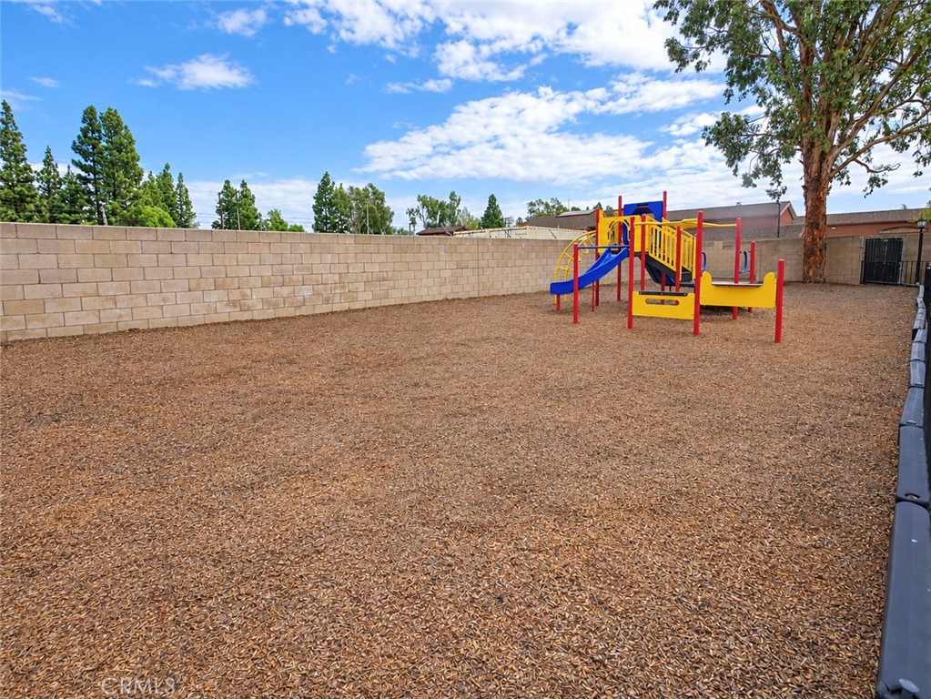 182 W Walnut B Property Photo 28
