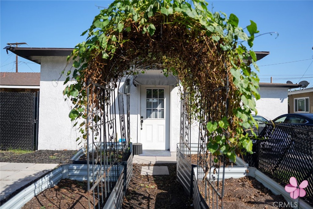 14312 Dumont Property Photo 3