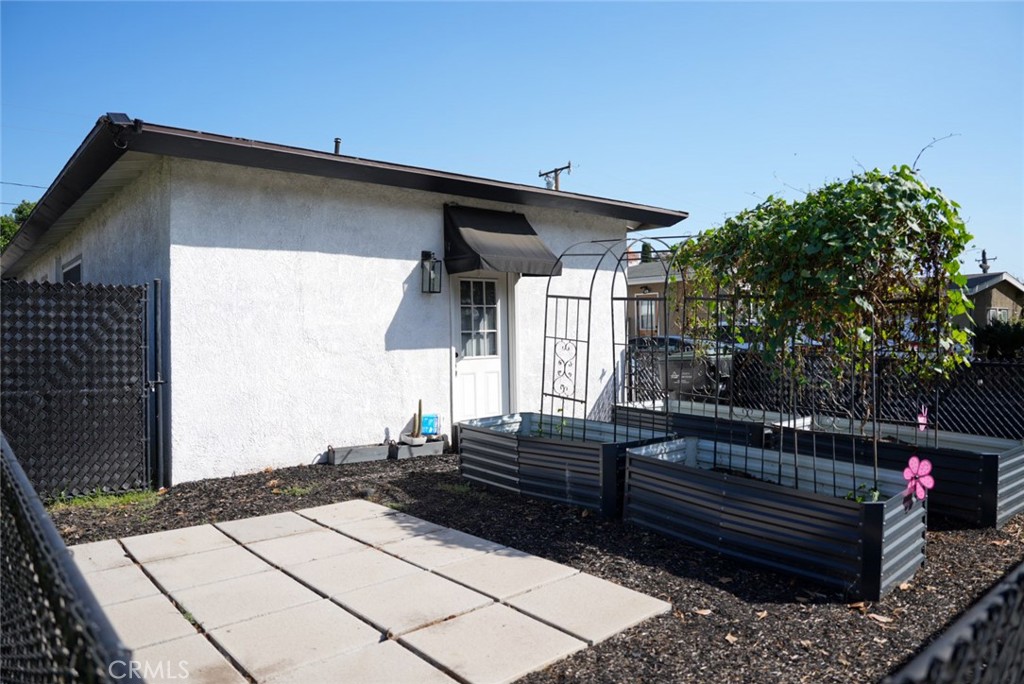 14312 Dumont Property Photo 4