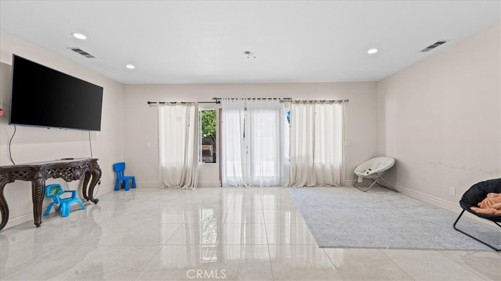 35812 Rhone Property Photo 5