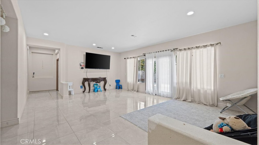 35812 Rhone Property Photo 7