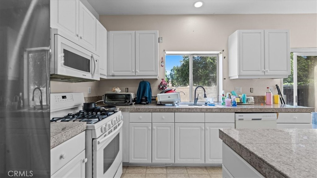 35812 Rhone Property Photo 13