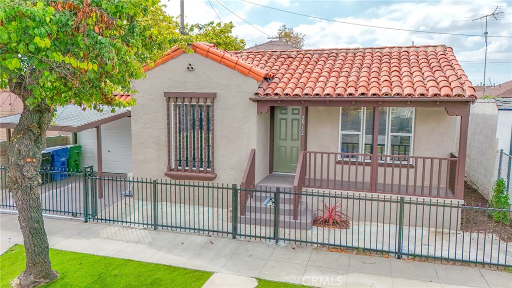 2512 W 60th Street Property Photo 4