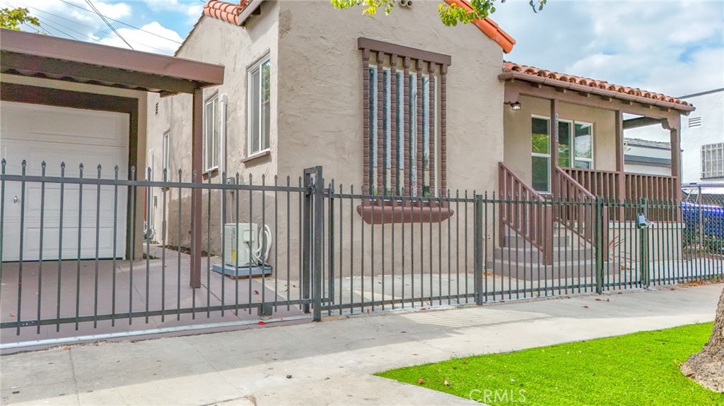 2512 W 60th Street Property Photo 5