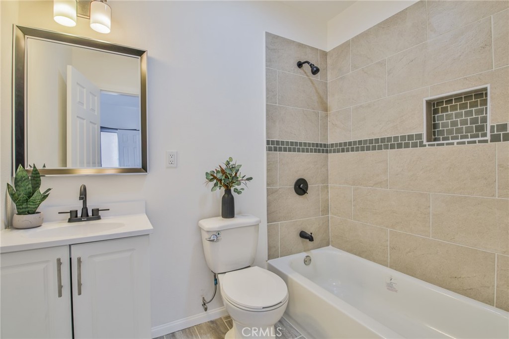 2512 W 60th Street Property Photo 22