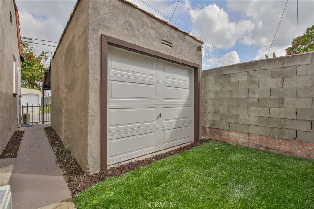 2512 W 60th Street Property Photo 28