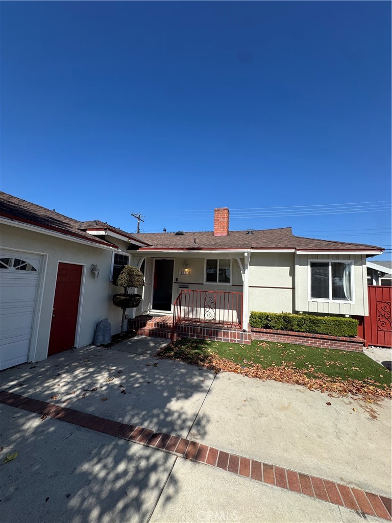 1831 W Flower Ave Property Photo 2
