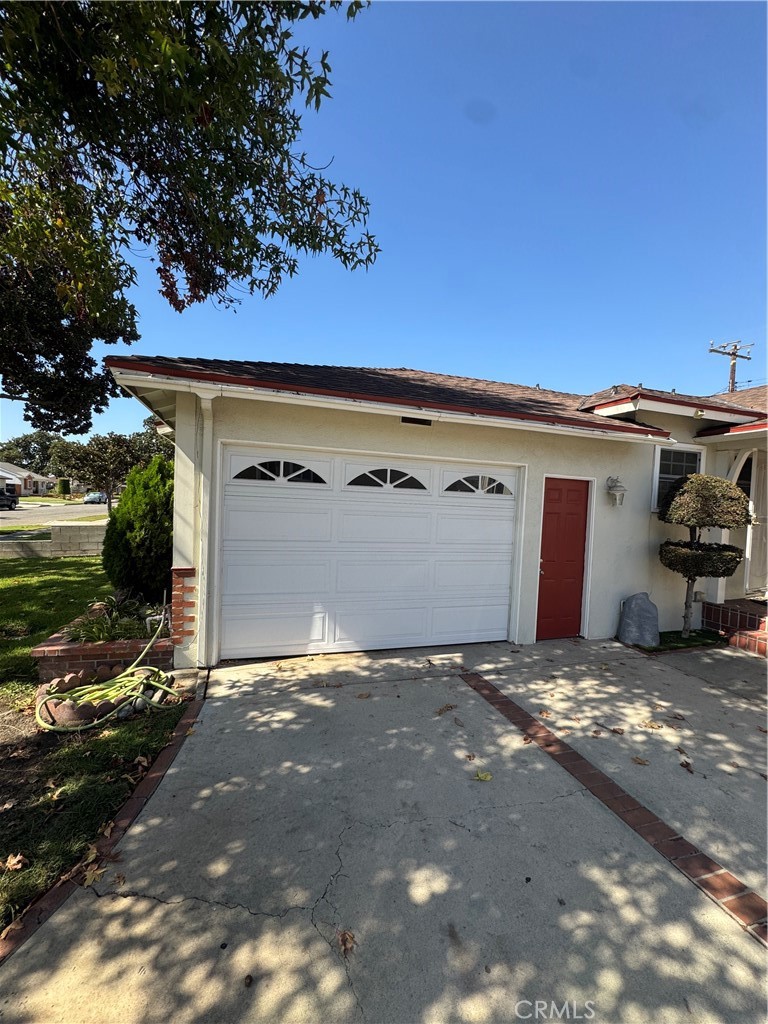 1831 W Flower Ave Property Photo 3