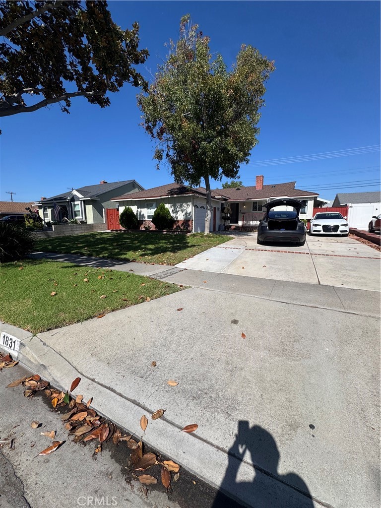 1831 W Flower Ave Property Photo 5