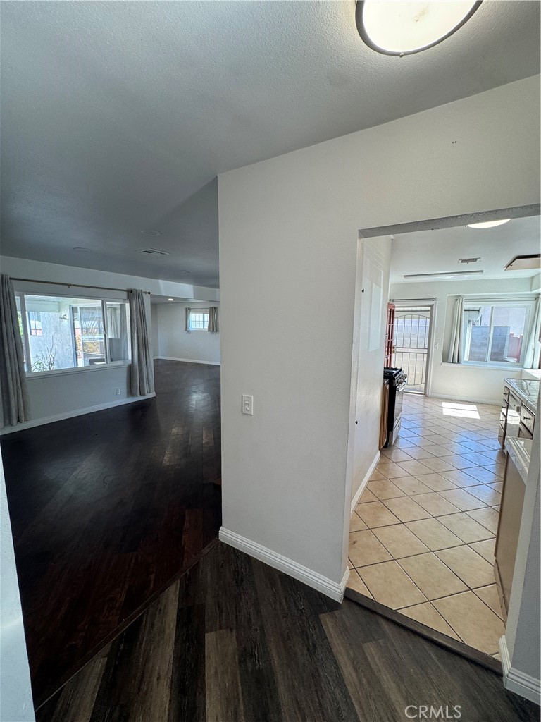 1831 W Flower Ave Property Photo 8