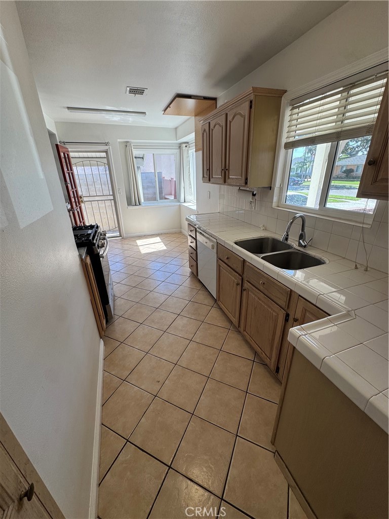 1831 W Flower Ave Property Photo 9