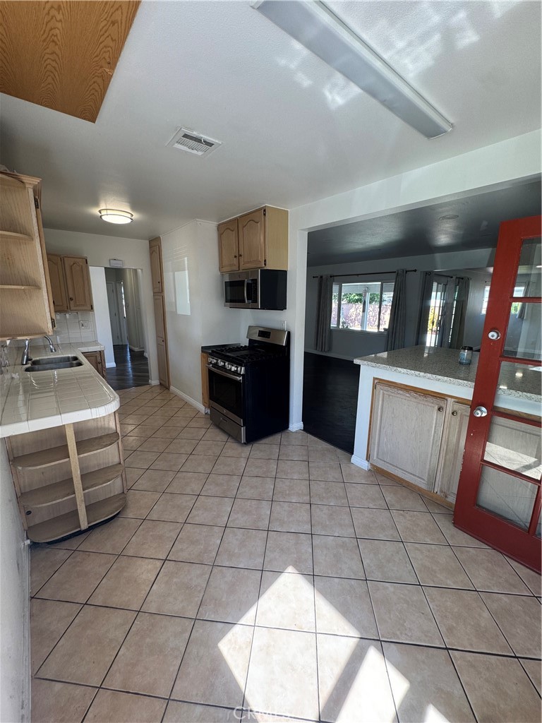 1831 W Flower Ave Property Photo 13