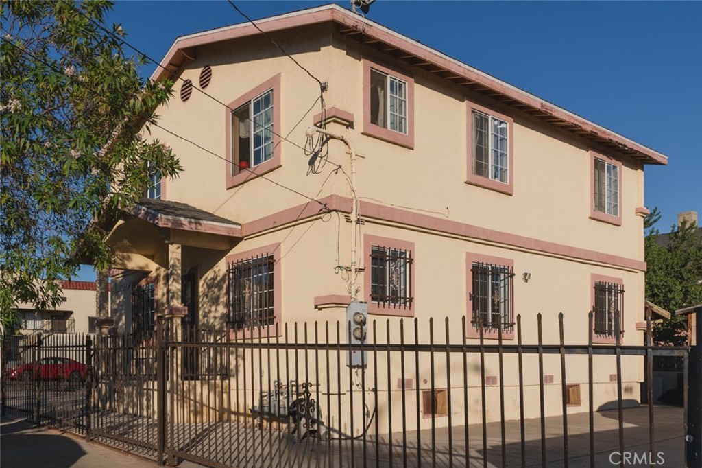 2500 Fairmount Property Photo 2