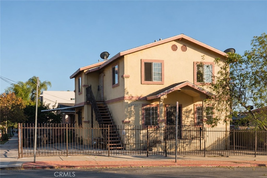 2500 Fairmount Property Photo 3