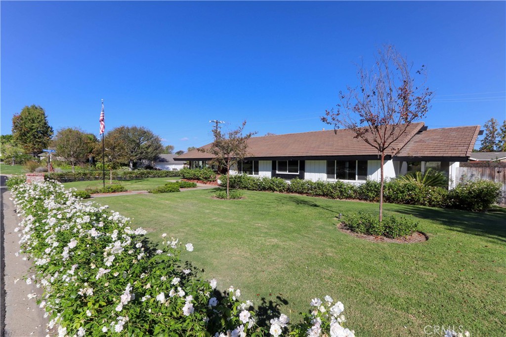 501 E Sunny Hills Road Property Photo 2