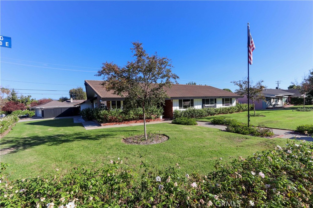 501 E Sunny Hills Road Property Photo 3