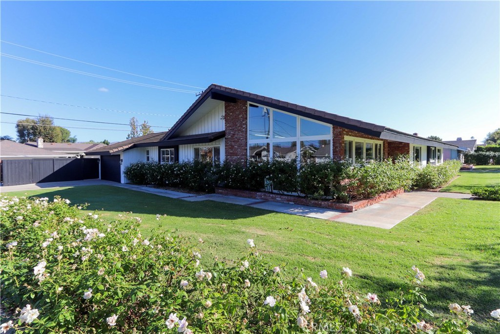 501 E Sunny Hills Road Property Photo 4