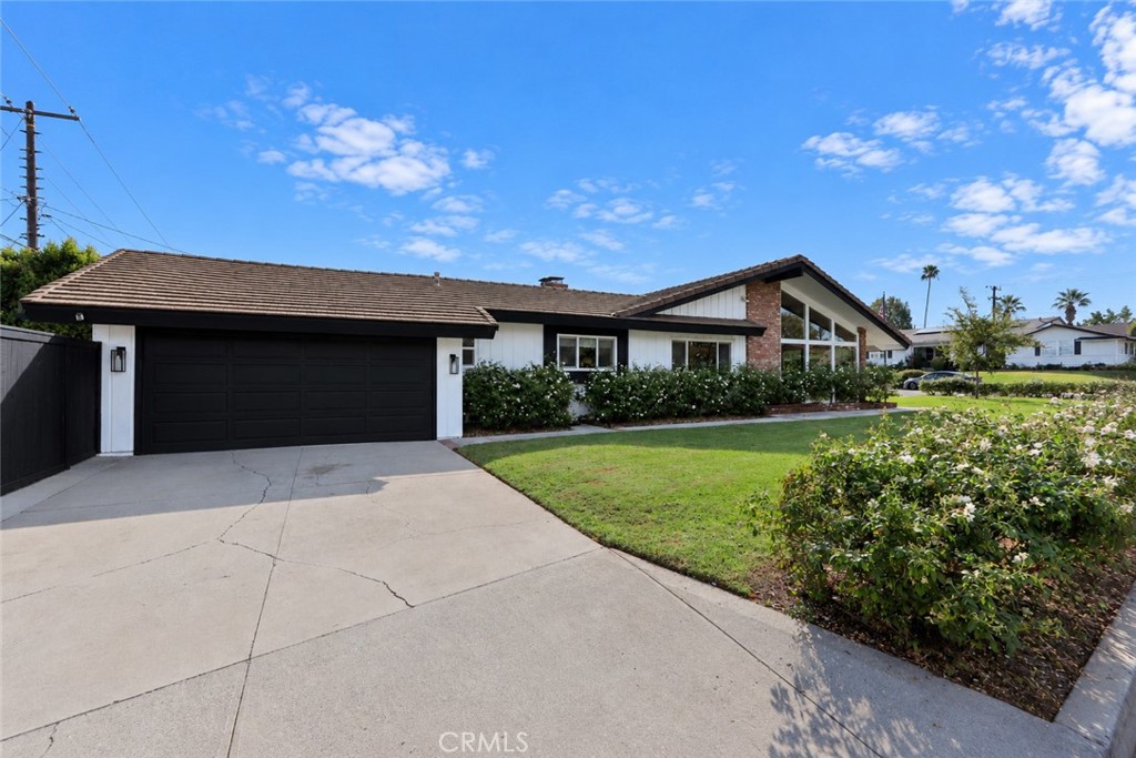 501 E Sunny Hills Road Property Photo 5