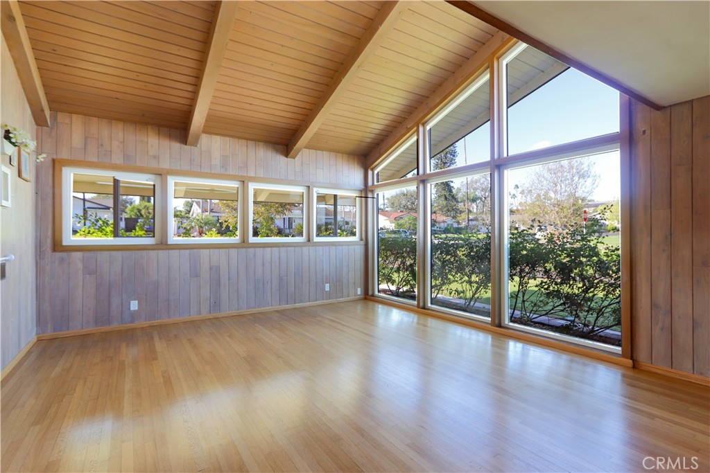 501 E Sunny Hills Road Property Photo 8