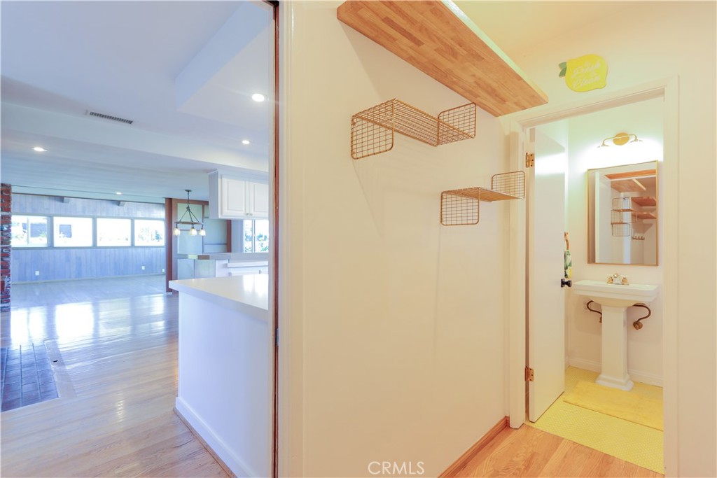 501 E Sunny Hills Road Property Photo 22