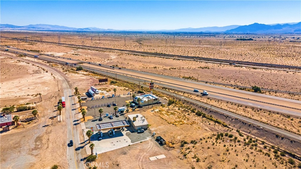17 Yermo Road Property Photo 3