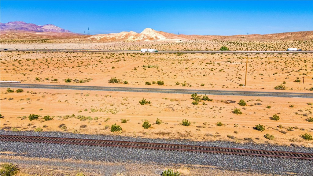 17 Yermo Road Property Photo 4