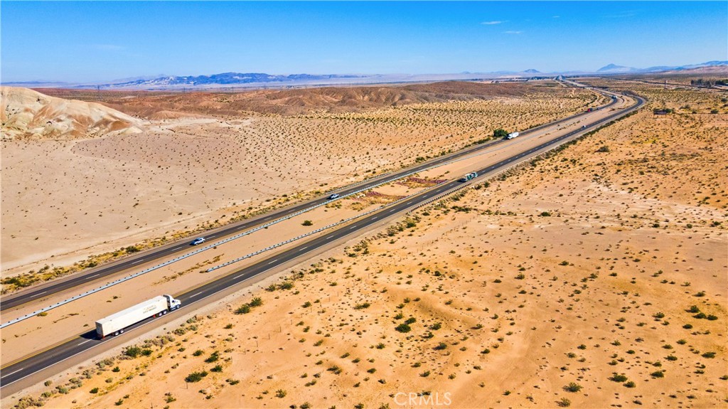 17 Yermo Road Property Photo 8