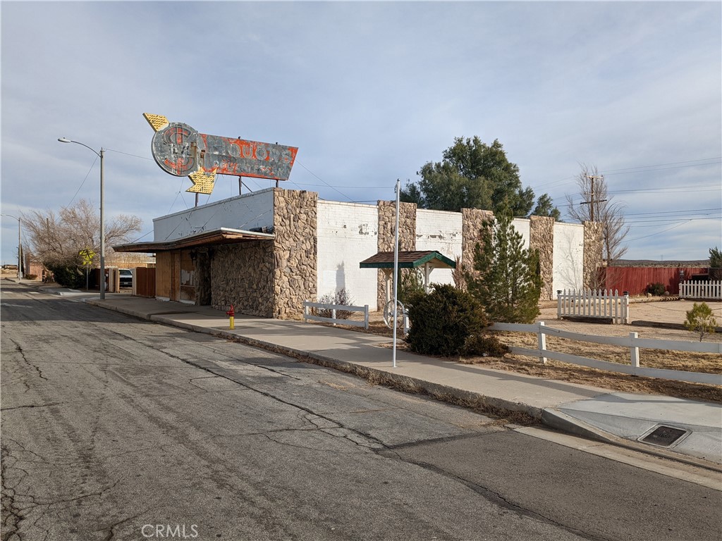 27190 20 Mule Team Road Property Photo 5