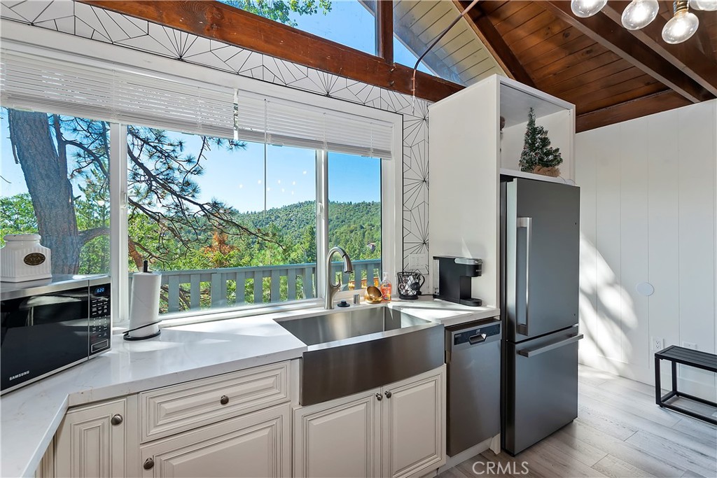 33026 Donner Lane Property Photo