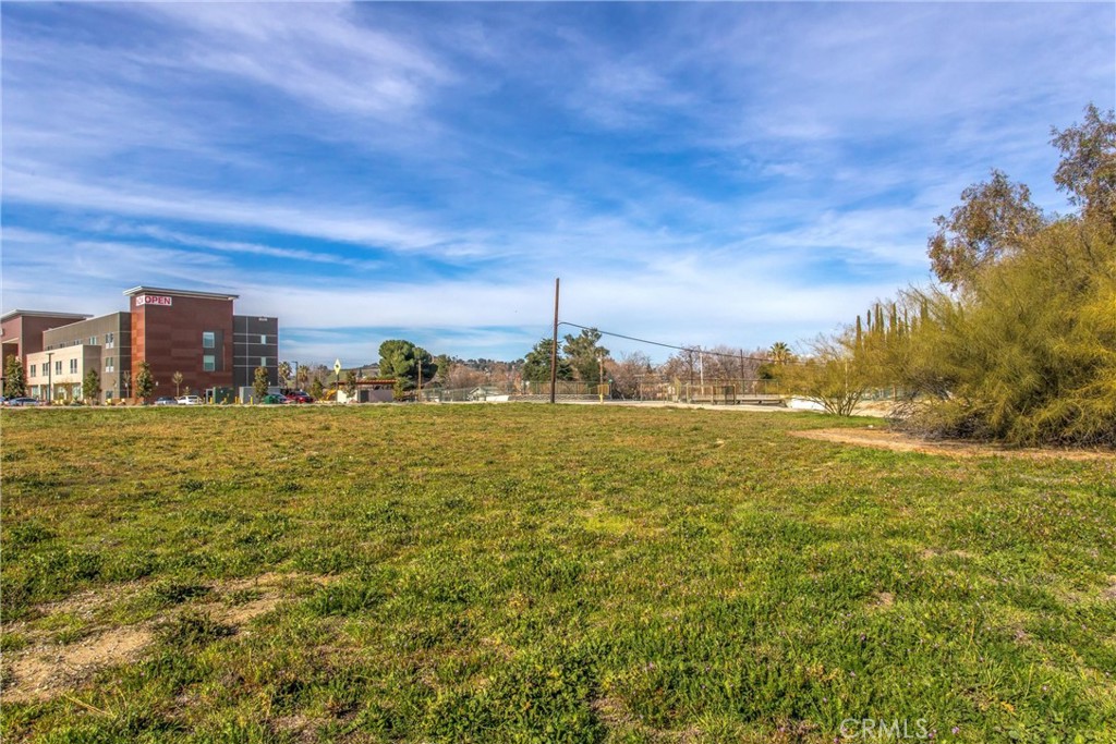 12915 14th Street Property Photo 5