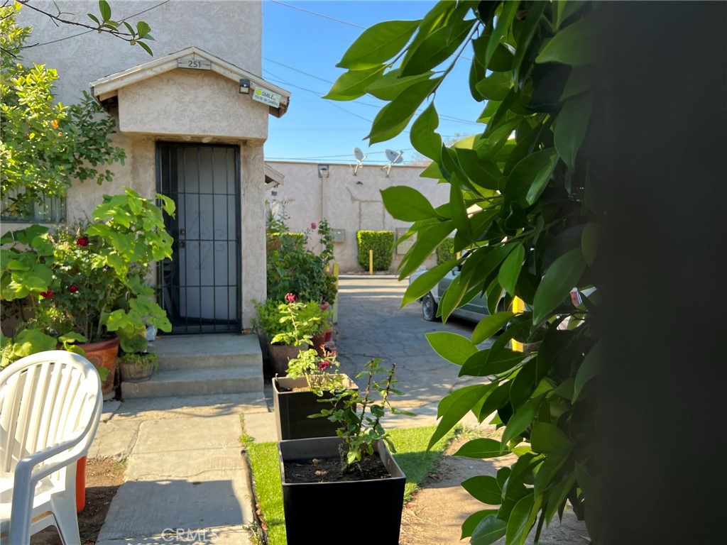 11901 S San Pedro Street Property Photo