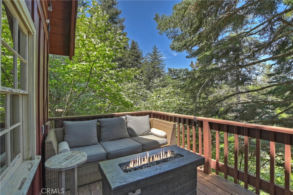 28410 Larchmont Lane Property Photo 5