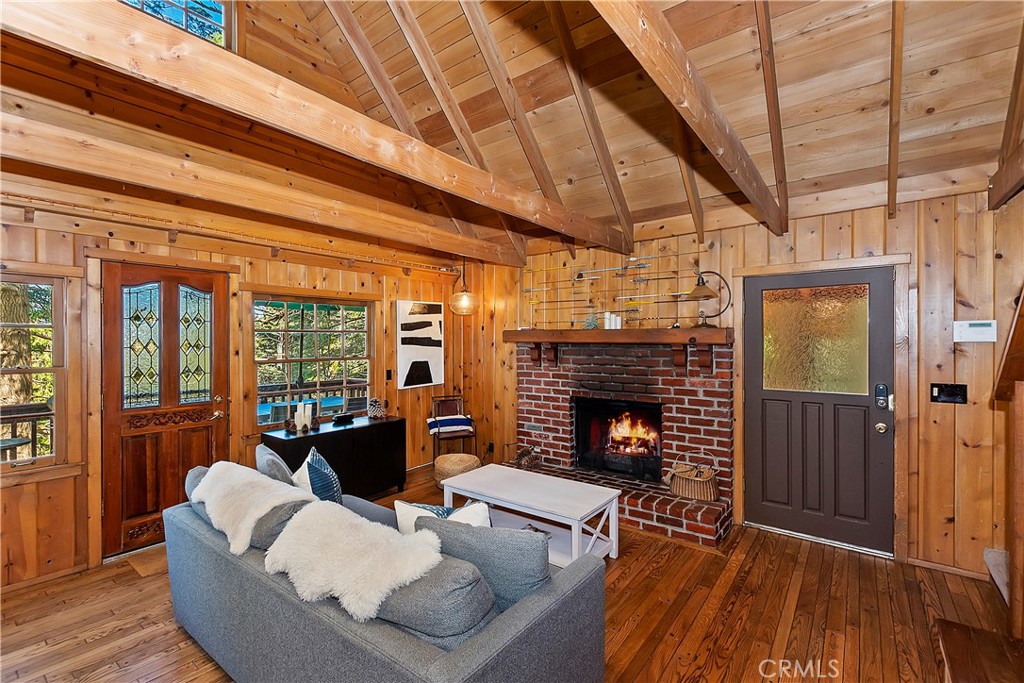 28410 Larchmont Lane Property Photo 9