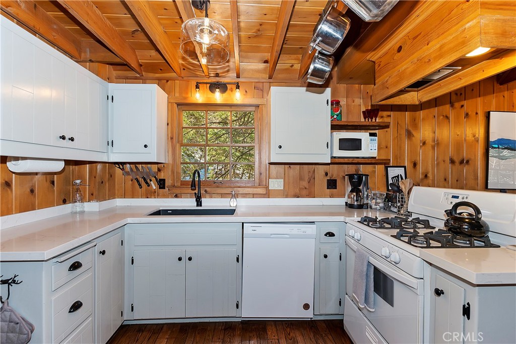 28410 Larchmont Lane Property Photo 16