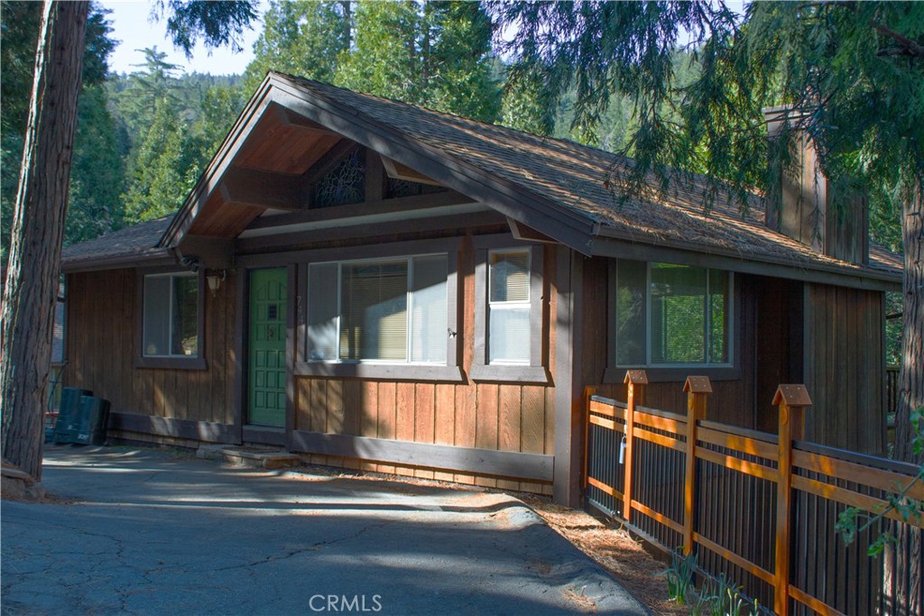 744 Bergschrund Drive Property Photo 1