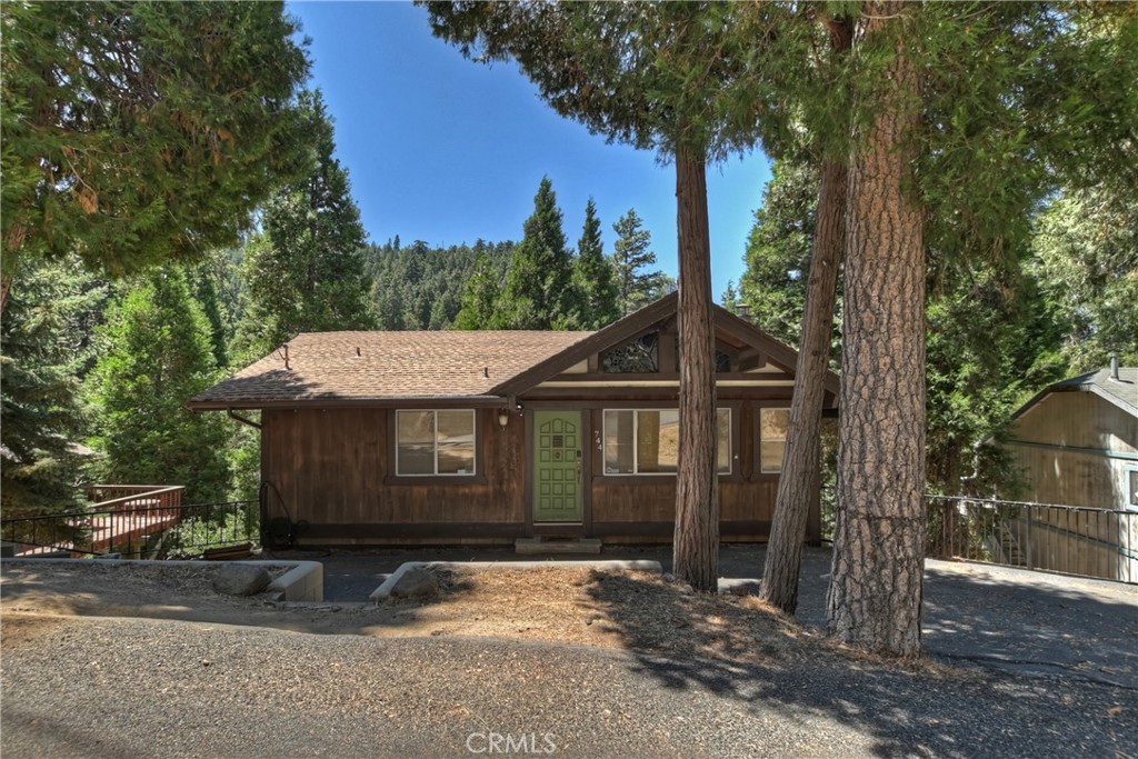 744 Bergschrund Drive Property Photo 2
