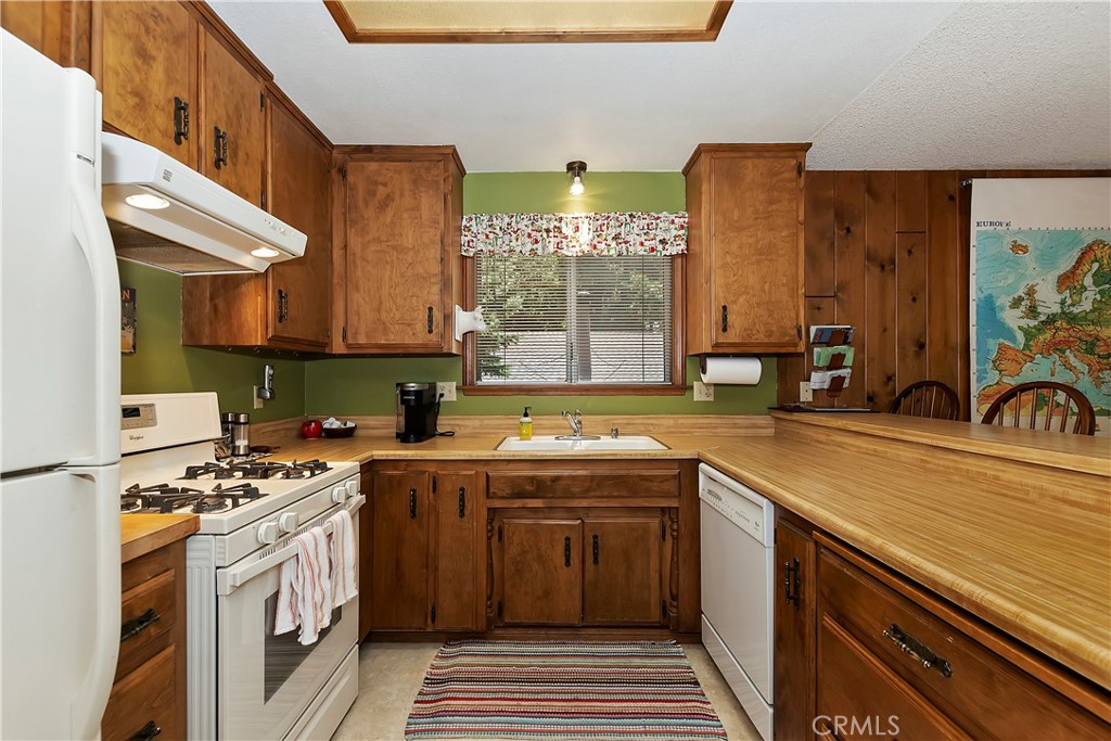 744 Bergschrund Drive Property Photo 14