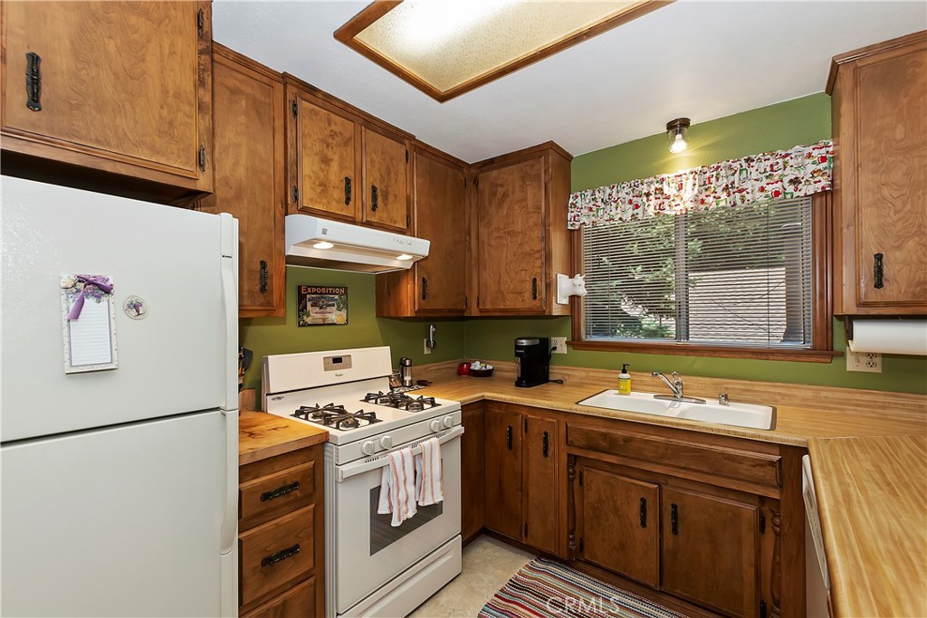 744 Bergschrund Drive Property Photo 15