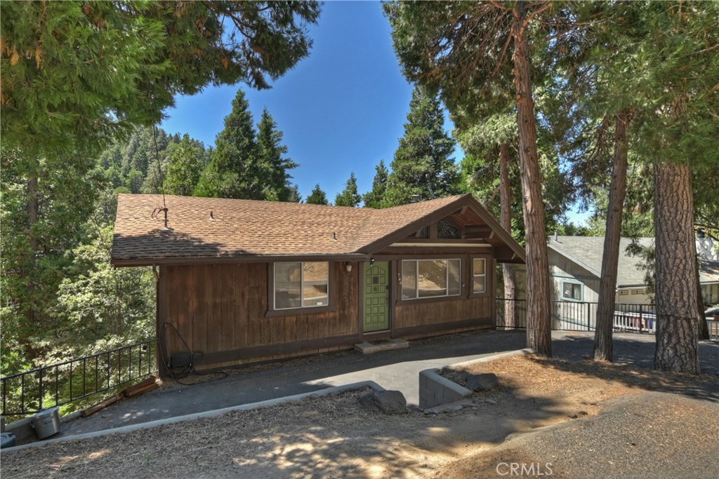 744 Bergschrund Drive Property Photo 45