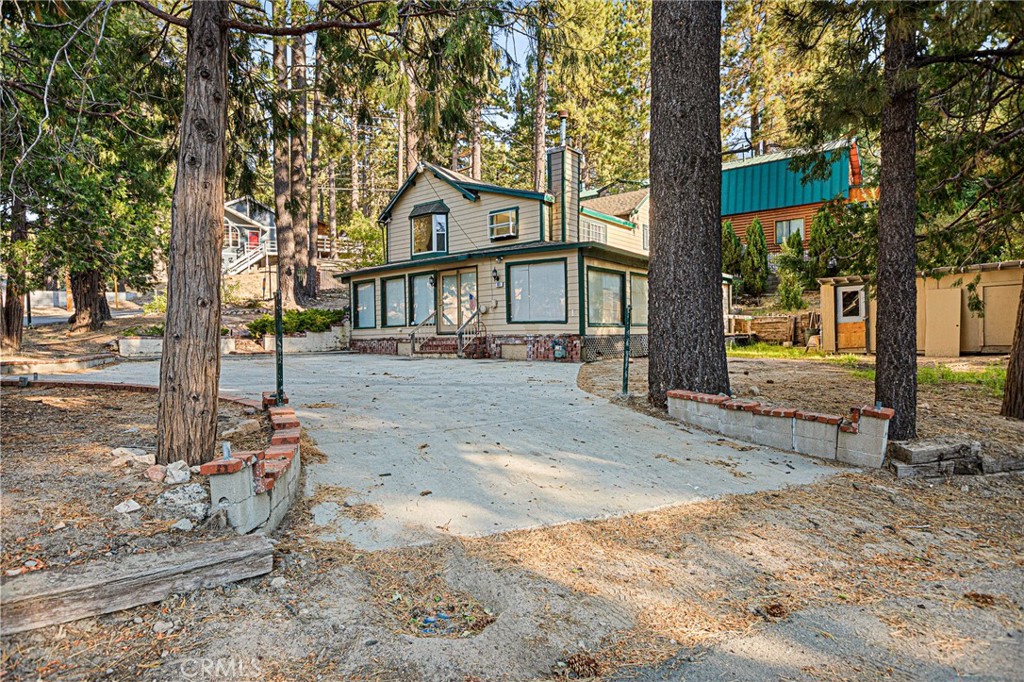 691 Yukon Road Property Photo 1