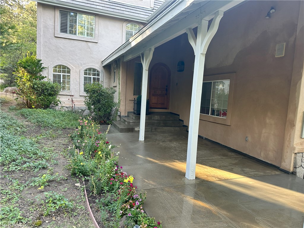 27442 Meadow Bay Drive Property Photo 4