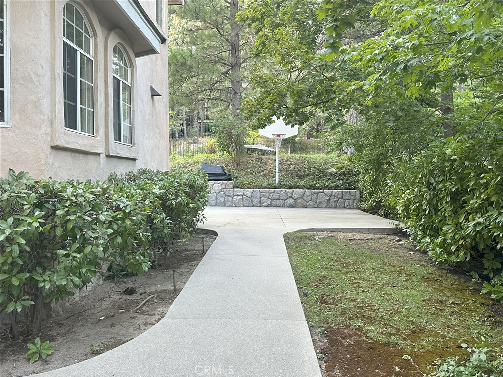 27442 Meadow Bay Drive Property Photo 9