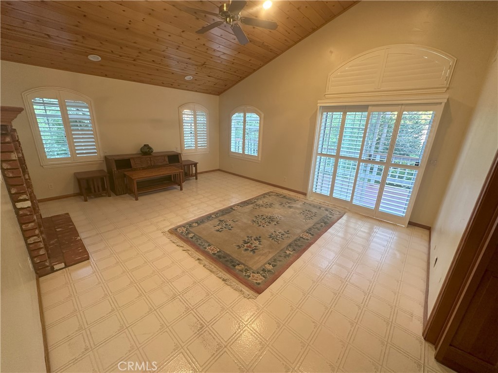 27442 Meadow Bay Drive Property Photo 25